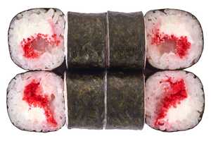 Маки с гребешком и икрой масаго