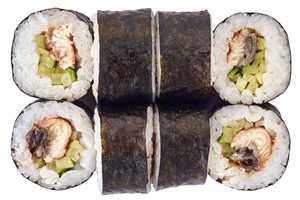 Маки с угрем и огурцом