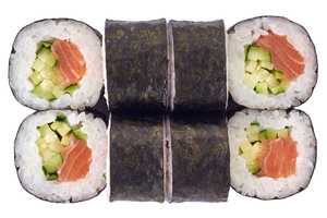 Маки с лососем и огурцом